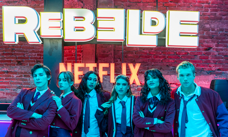 Para cerrar con broche de oro este evento especial, los actores principales interactuaron con los fans que los acompañaron esta tarde e interpretaron Rebelde, el tema principal de esta historia. Todos los episodios de la primera temporada de Rebelde ya están disponibles, solo por Netflix. Para cerrar con broche de oro este evento especial, los actores principales interactuaron con los fans que los acompañaron esta tarde e interpretaron Rebelde, el tema principal de esta historia. Todos los episodios de la primera temporada de Rebelde ya están disponibles, solo por Netflix.