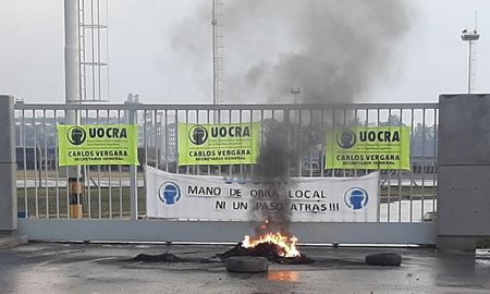 Más de una decena de terminales portuarias santafesinas debieron paralizar sus actividades debido a piquetes realizados por el gremio de la construcción, que impiden el acceso de los trabajadores a las plantas procesadoras. Foto NA Más de una decena de terminales portuarias santafesinas debieron paralizar sus actividades debido a piquetes realizados por el gremio de la construcción, que impiden el acceso de los trabajadores a las plantas procesadoras. Foto NA