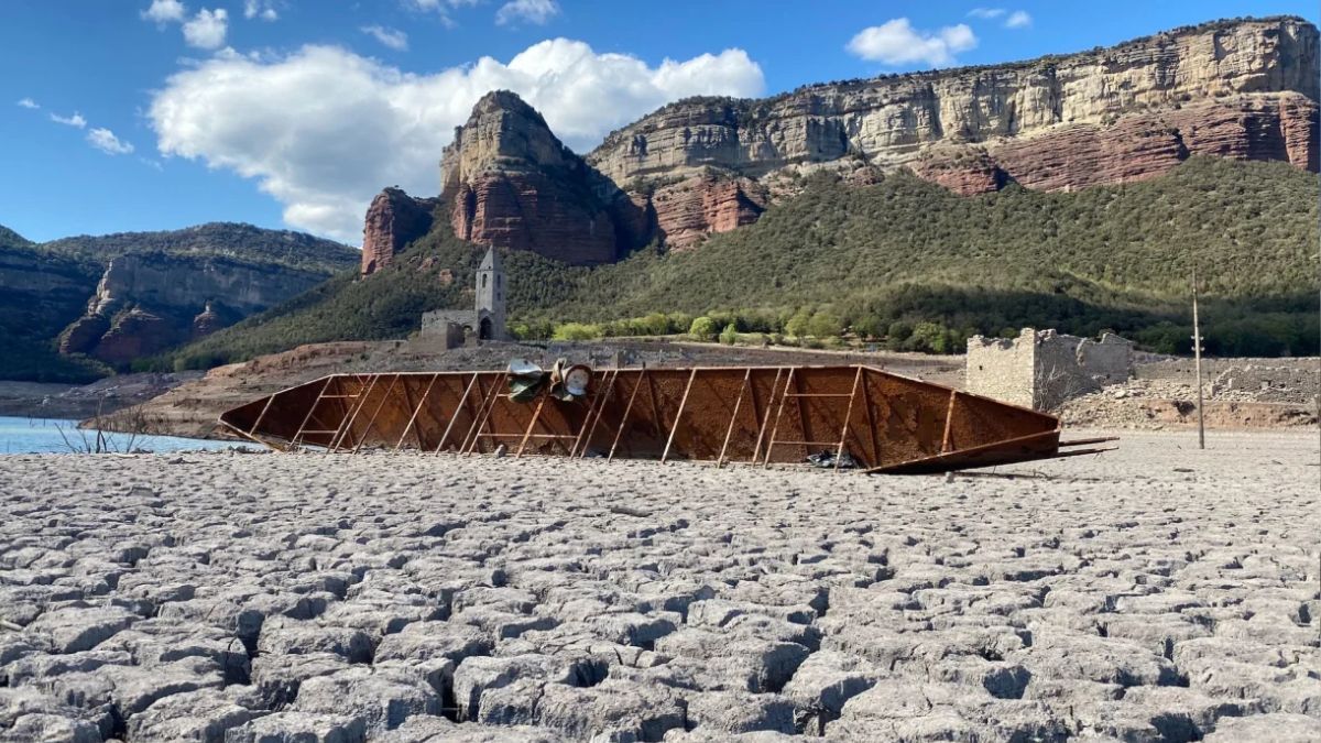 El cambio climático afecta al agua presente en el planeta de formas complejas. El cambio climático afecta al agua presente en el planeta de formas complejas.