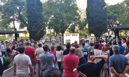 En relación a la bimodalidad, para los padres es un problema no solo organizativo sino en todos los sentidos. En relación a la bimodalidad, para los padres es un problema no solo organizativo sino en todos los sentidos.