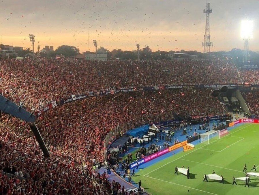 Alrededor de 40 mil hinchas de Colón se hicieron presentes en la final de la Copa Sudamericana 2019.