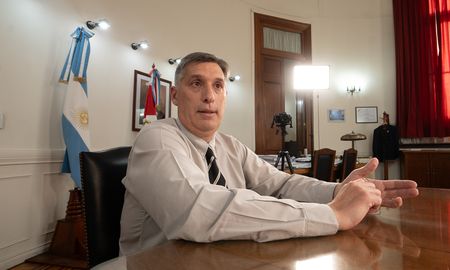 Pablo Olivares, Ministro de Economía de la Provincia de Santa Fe. Pablo Olivares, Ministro de Economía de la Provincia de Santa Fe.