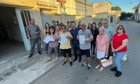 Vecinos del barrio Maroyaz se movilizan para reclamar por seguridad. Vecinos del barrio Maroyaz se movilizan para reclamar por seguridad.