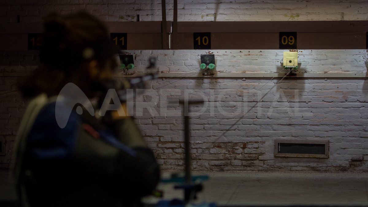 La postura, la concentración y la respiración son claves para poder llegar al máximo puntaje en las competencias.