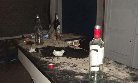 En el lugar de la fiesta clandestina encontraron gran cantidad de bebidas alcohólicas que distribuían los organizadores del evento. En el lugar de la fiesta clandestina encontraron gran cantidad de bebidas alcohólicas que distribuían los organizadores del evento.