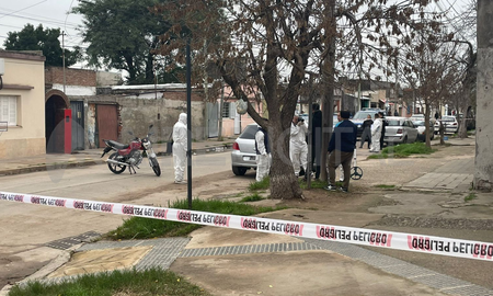 Atacaron a tiros a un hombre en barrio San Lorenzo, agonizó y murió en el Cullen. Atacaron a tiros a un hombre en barrio San Lorenzo, agonizó y murió en el Cullen.