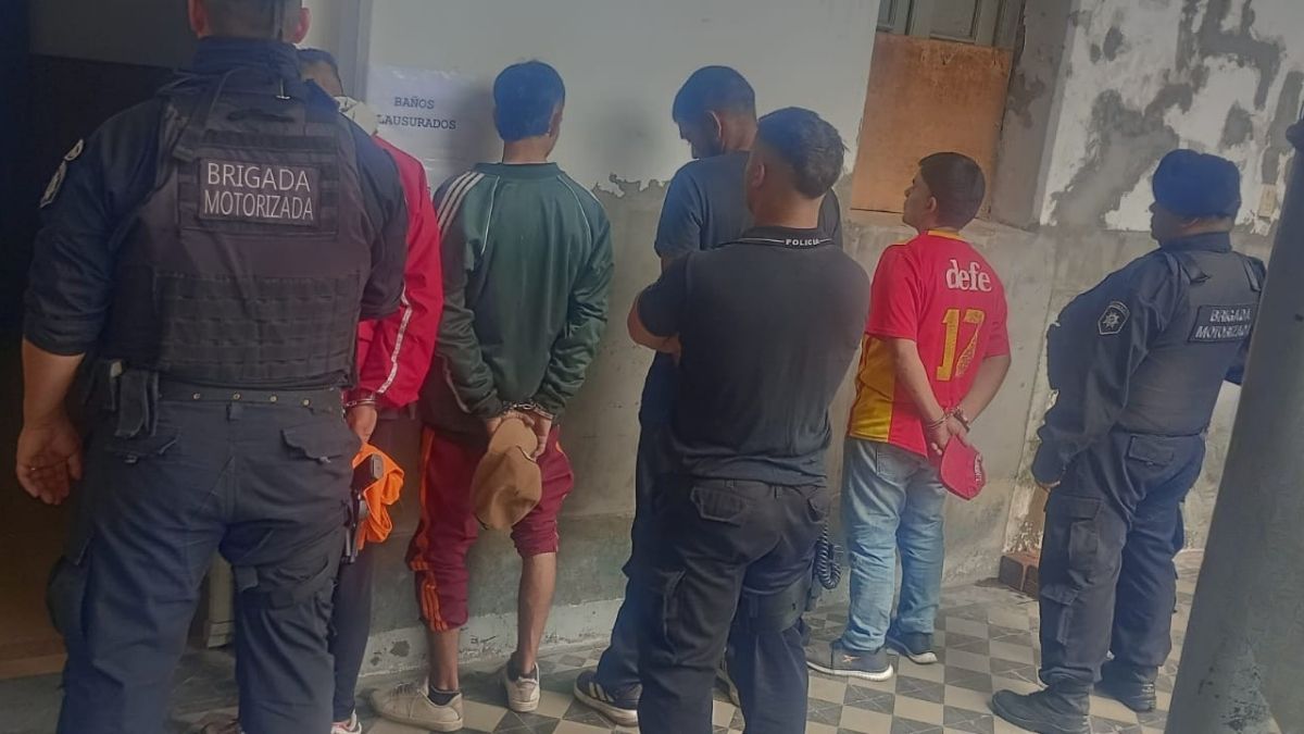 Cuatro detenidos tras golpear al playero de un estacionamiento Cuatro detenidos tras golpear al playero de un estacionamiento