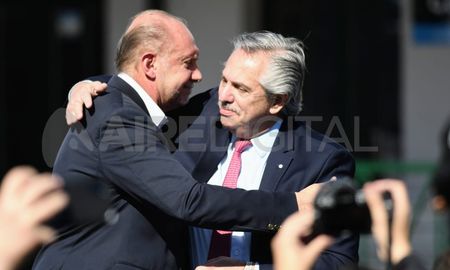 Omar Perotti recibió al presidente junto al secretario de Transporte de la Nación, Diego Giuliano, y al presidente de Trenes Argentinos, Martín Marinucci. Omar Perotti recibió al presidente junto al secretario de Transporte de la Nación, Diego Giuliano, y al presidente de Trenes Argentinos, Martín Marinucci.