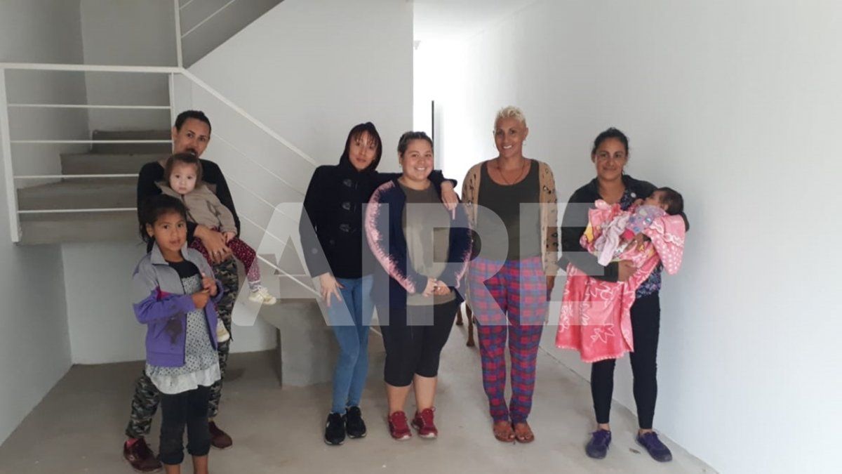 Barrio Acería: Rosana y su familia fueron reubicadas en la vivienda que les corresponde en la nueva edificación, tras desalojar el monoblock por un incendio.