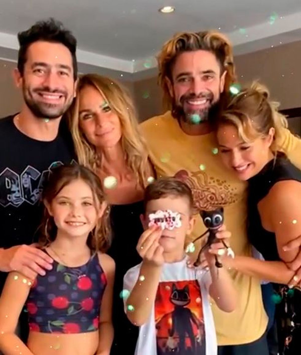 Luciano Castro junto a sus hijos, Flor Vigna y Sabrina Rojas. Luciano Castro junto a sus hijos, Flor Vigna y Sabrina Rojas.