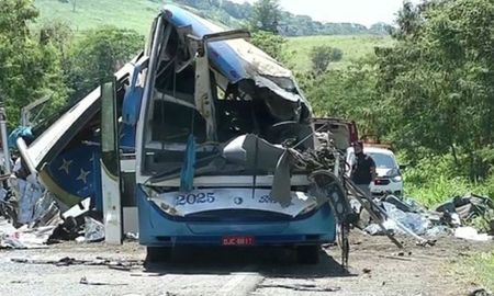 Al menos 37 personas murieron y otras 11 resultaron heridas hoy al chocar un ómnibus con trabajadores de una empresa textil Al menos 37 personas murieron y otras 11 resultaron heridas hoy al chocar un ómnibus con trabajadores de una empresa textil