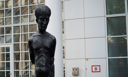Muchos museos están dispuestos a devolver sin condiciones las obras de arte colonial que cuelgan en sus paredes después de que el Consejo de Cultura de Países Bajos afirmase que el patrimonio colonial es una injusticia histórica. Muchos museos están dispuestos a devolver sin condiciones las obras de arte colonial que cuelgan en sus paredes después de que el Consejo de Cultura de Países Bajos afirmase que el patrimonio colonial es una injusticia histórica.