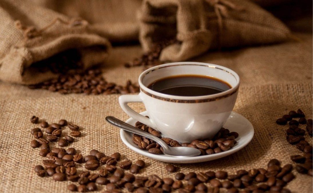 Un descafeinado es un tipo de café al que se le ha eliminado la cafeína a través de diferentes mecanismos.