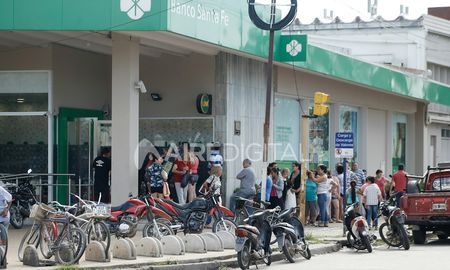 los bancos reabren para atender a jubilados y beneficiarios de auh los bancos reabren para atender a jubilados y beneficiarios de auh