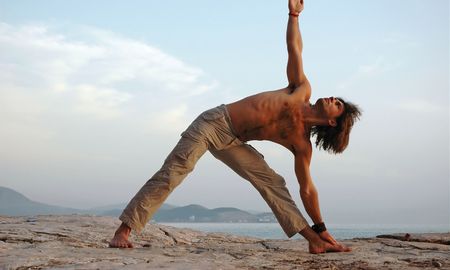 Nueve posturas de yoga para fortalecer tus extremidades
