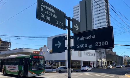 Calle suipacha tendrá habilitado el giro a la derecha para todos los vehículos a partir del próximo 1 de octubre. Calle suipacha tendrá habilitado el giro a la derecha para todos los vehículos a partir del próximo 1 de octubre.