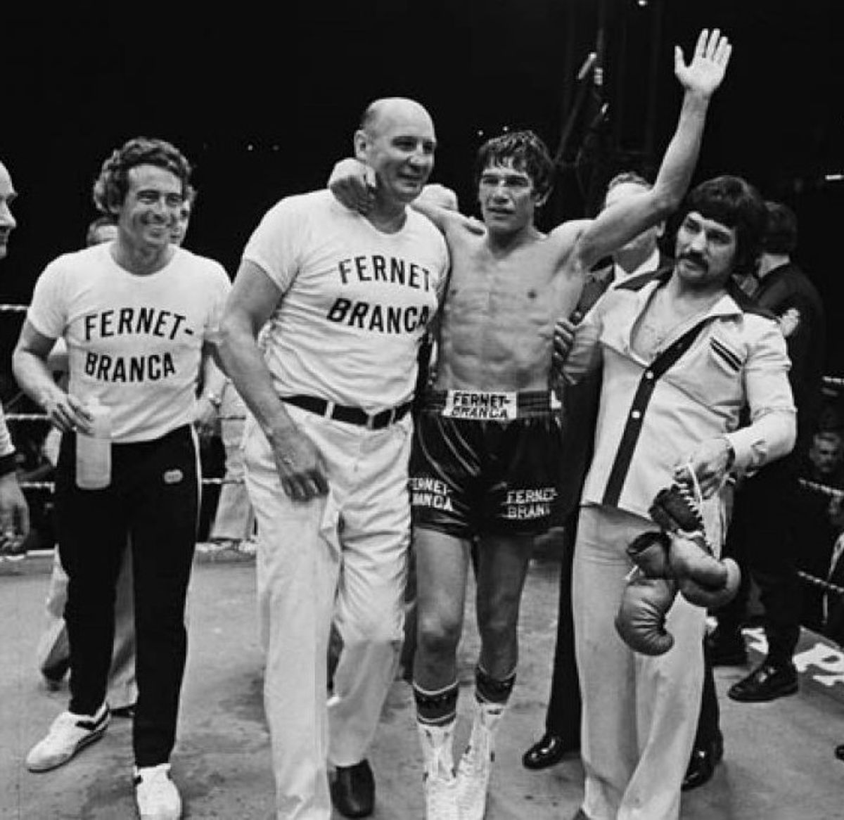 Tras el fallo, Monzón –a quien le faltaban solo siete días para cumplir 35 años– se abrazó con Amílcar Brusa y le dijo: