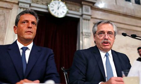 El Presupuesto 2023 obtuvo media sanción en la Cámara de Diputados a fines de octubre, y a mediados de noviembre fue aprobado por el Congreso. El Presupuesto 2023 obtuvo media sanción en la Cámara de Diputados a fines de octubre, y a mediados de noviembre fue aprobado por el Congreso.
