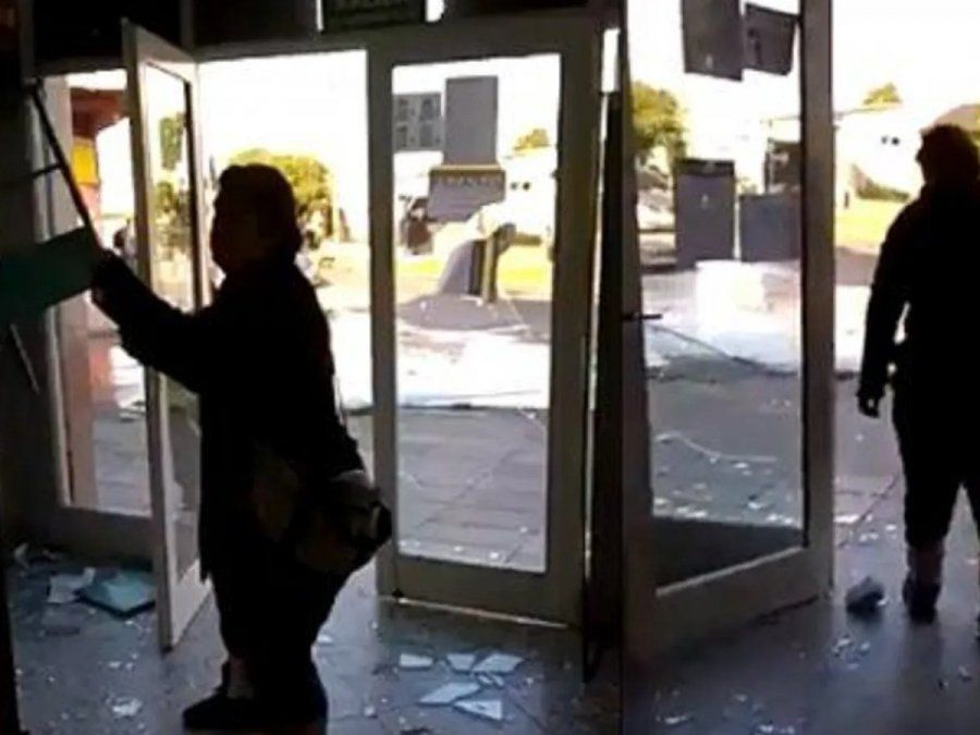 Habló la mujer que destrozó un Registro Civil porque la atendieron mal: Sé que estuve mal