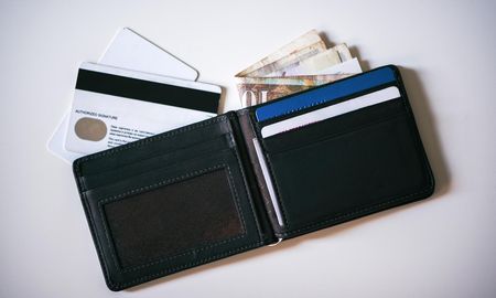 Según el joven, no entregó la billetera falsa por miedo a que los maleantes se dieran cuenta. Según el joven, no entregó la billetera falsa por miedo a que los maleantes se dieran cuenta.