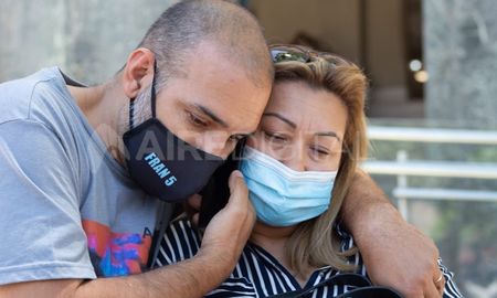 Walter Sueldo abraza a su mujer Gisela mientras habla con Aire de Santa Fe. Walter Sueldo abraza a su mujer Gisela mientras habla con Aire de Santa Fe.