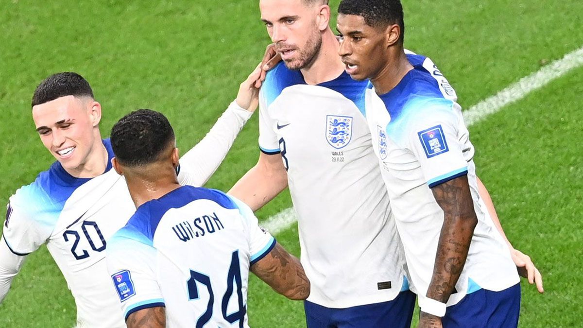 El delantero Marcus Rashford (en dos oportunidades) y el volante Phil Foden definieron el pleito durante el segundo tiempo en el estadio Ahmad bin Ali de Rayán.