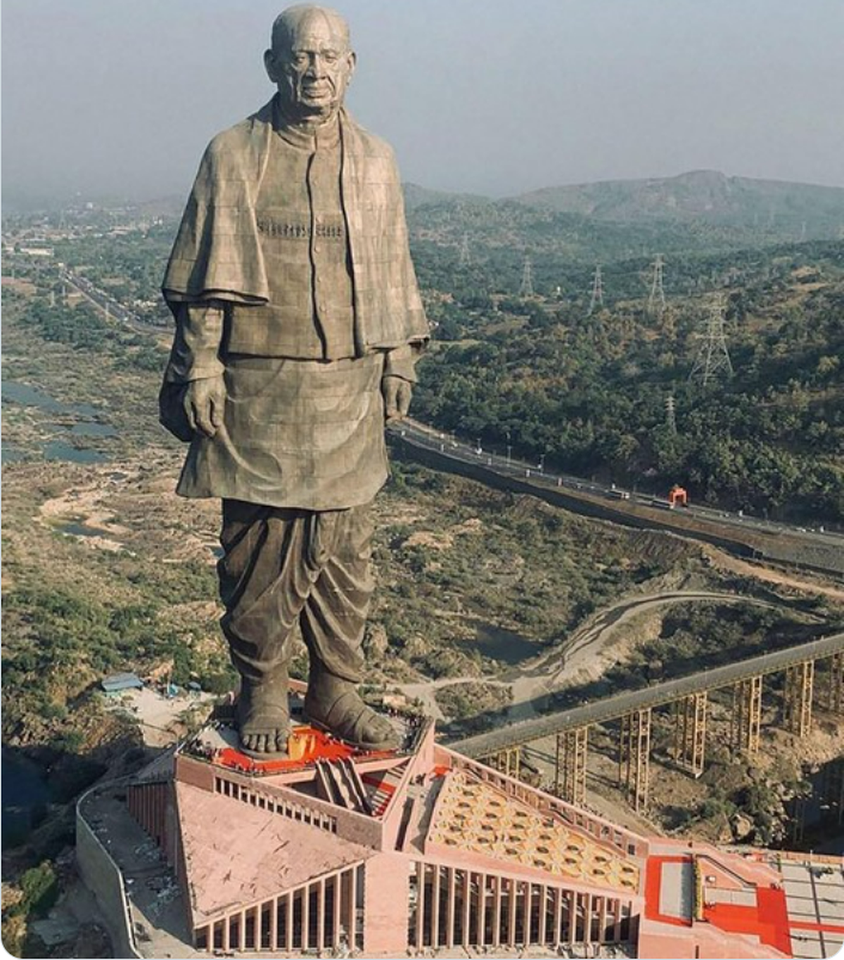 La supuesta estatua de Chiche Gelblung en la India.