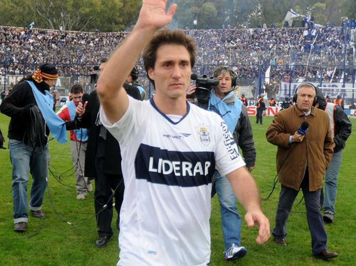 Gimnasia empató 1-1 contra San Martín de San Juan y, tras haber perdido la ida por la mínima, descendió. Gimnasia empató 1-1 contra San Martín de San Juan y, tras haber perdido la ida por la mínima, descendió.