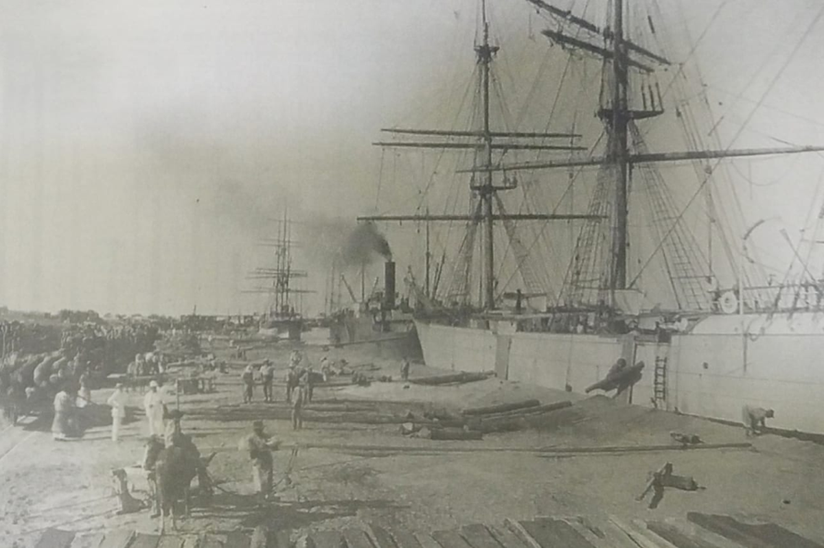 1895 - Puerto de Colastiné. Gentileza de Ediciones Fundación Antorcha. Archivo de Ferrocarril Santa Fe.