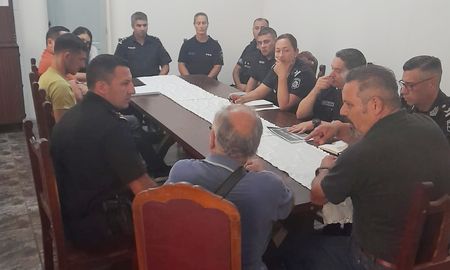 Maratón Santa Fe–Coronda 2026: reunión clave para coordinar la seguridad del sprint y la llegada en Coronda. Maratón Santa Fe–Coronda 2026: reunión clave para coordinar la seguridad del sprint y la llegada en Coronda.