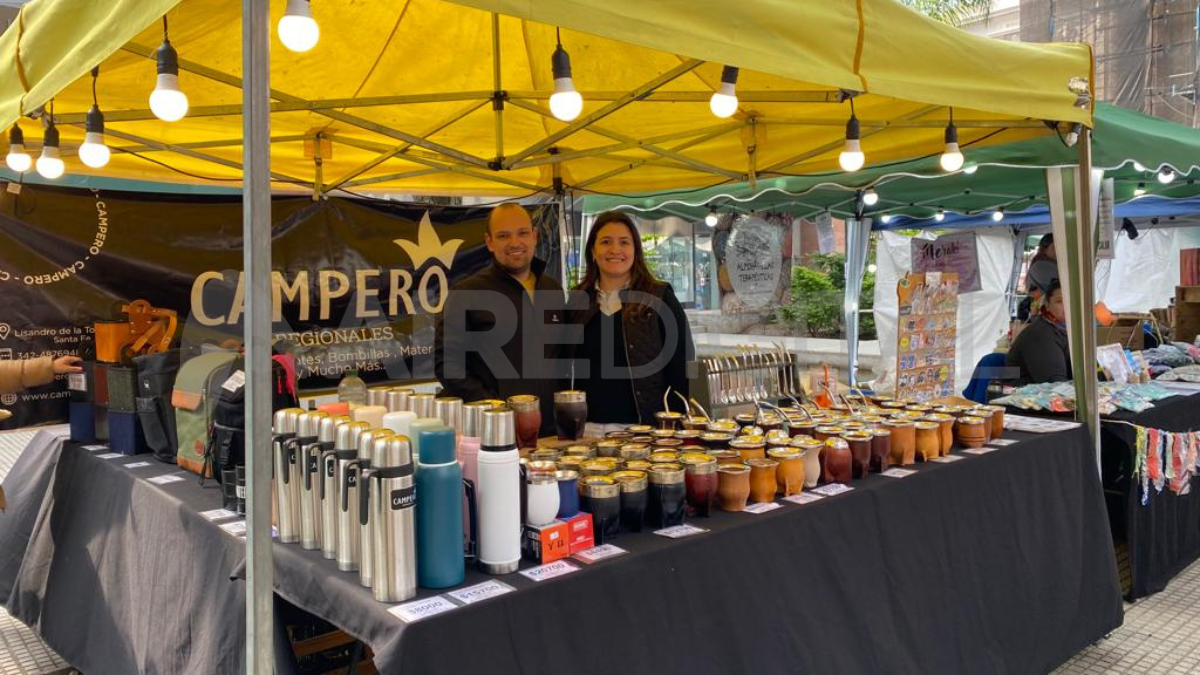 Mai y Martín siguen participando de la feria de la Peatonal en San Martín y Juan de Garay. Mai y Martín siguen participando de la feria de la Peatonal en San Martín y Juan de Garay.