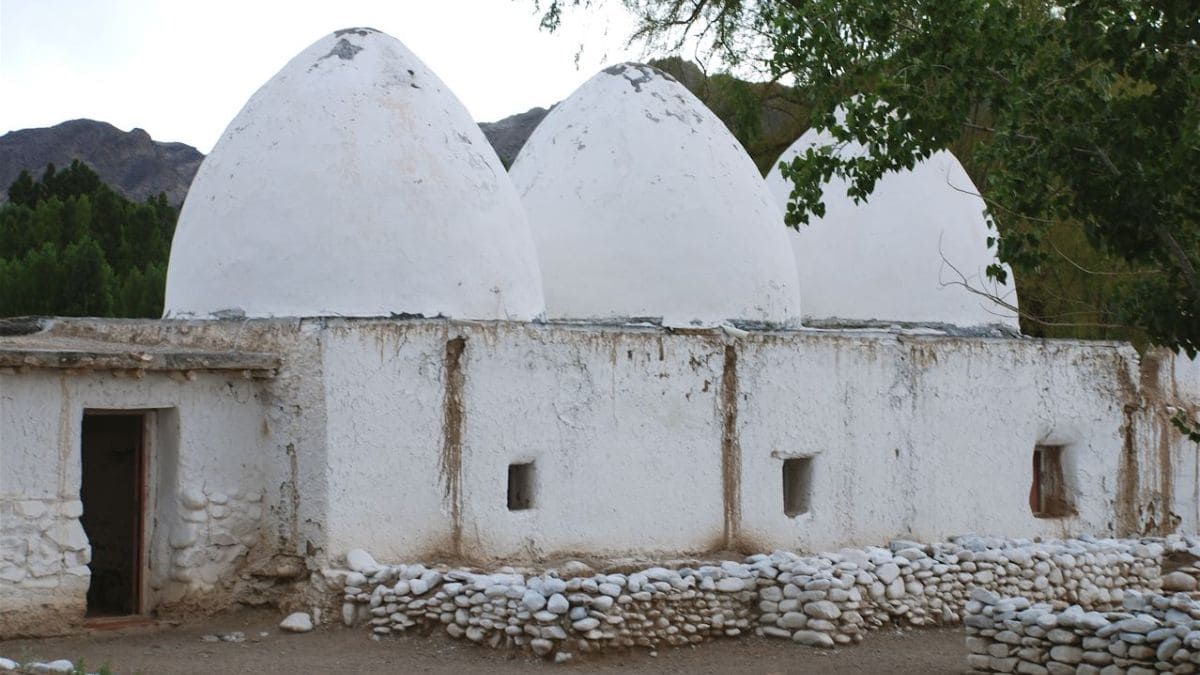 Las Bóvedas de Uspallata fueron construcciones de adobe y funcionaron como cuarteles y almacenes de provisiones durante la campaña libertadora. Las Bóvedas de Uspallata fueron construcciones de adobe y funcionaron como cuarteles y almacenes de provisiones durante la campaña libertadora.