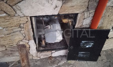 Uno de los medidores que fue blanco de la delincuencia, esta mañana en el barrio Barranquitas Uno de los medidores que fue blanco de la delincuencia, esta mañana en el barrio Barranquitas
