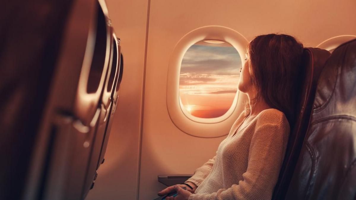 Para qué sirve el agujero de las ventanas de los aviones.