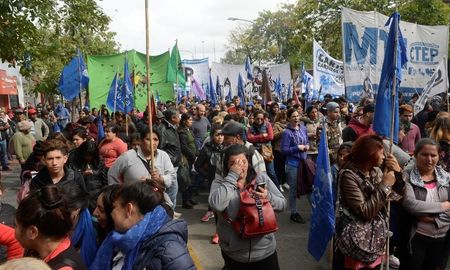 el gobierno retoma el dialogo con los piqueteros el gobierno retoma el dialogo con los piqueteros