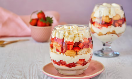 Trifle de frutilla la receta sencilla y rápida. Trifle de frutilla la receta sencilla y rápida.
