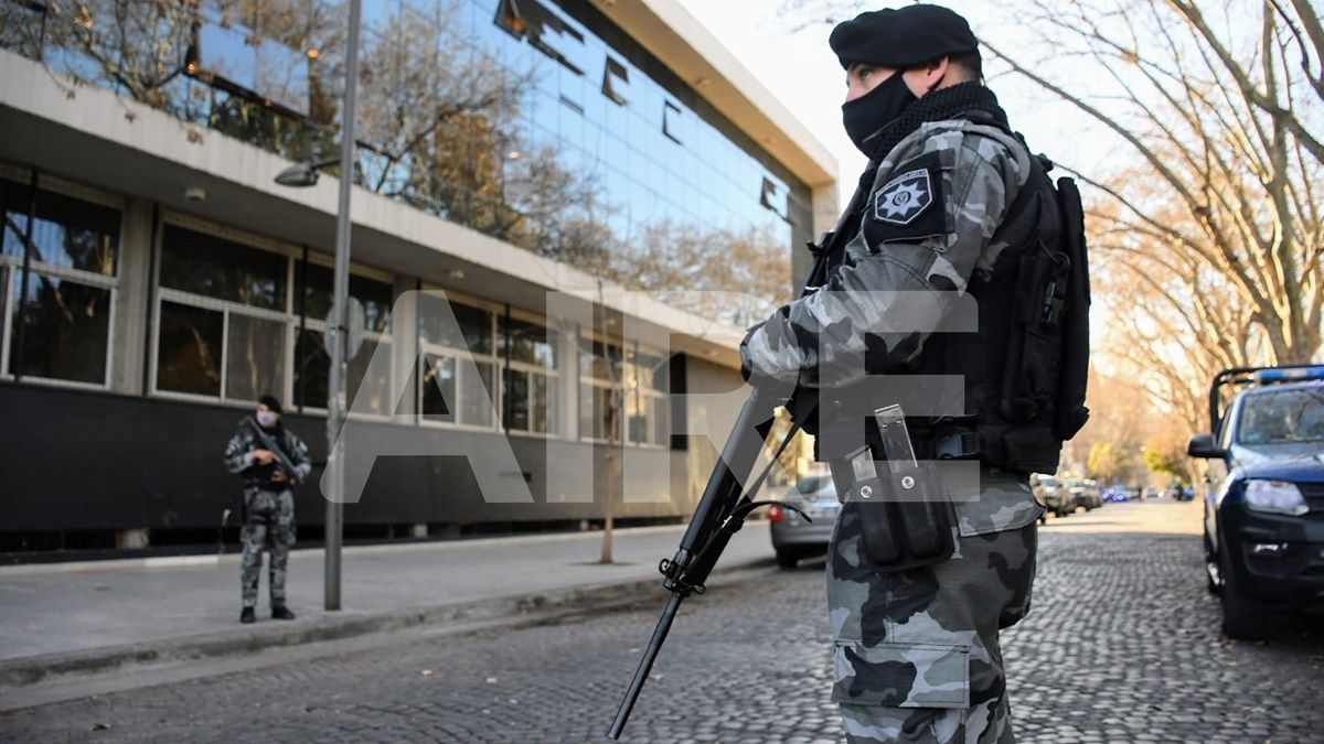 El último caso de balaceras que tuvo fuerte repercusión pública fue el ataque contra el edificio de la Justicia penal de la ciudad de Rosario.