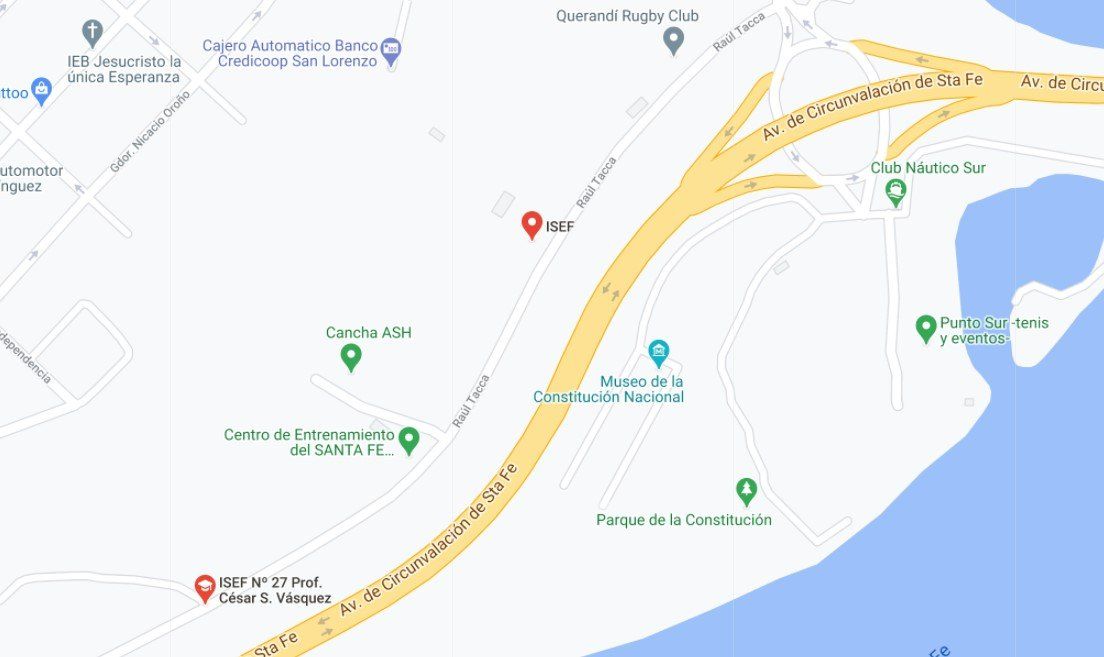 Según informaron fuentes policiales, en los primeros minutos de este domingo un aviso a la Policía dio cuenta que una mujer se encontraba atascada en una reja del Isef y solicitaba ayuda.