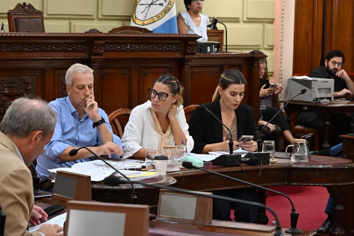 Sobre las definiciones que dejó el encuentro, desde la UCR señalaron a AIRE que “hubo intercambios y se recibieron propuestas de modificaciones por parte de la oposición”. Sobre las definiciones que dejó el encuentro, desde la UCR señalaron a AIRE que “hubo intercambios y se recibieron propuestas de modificaciones por parte de la oposición”.