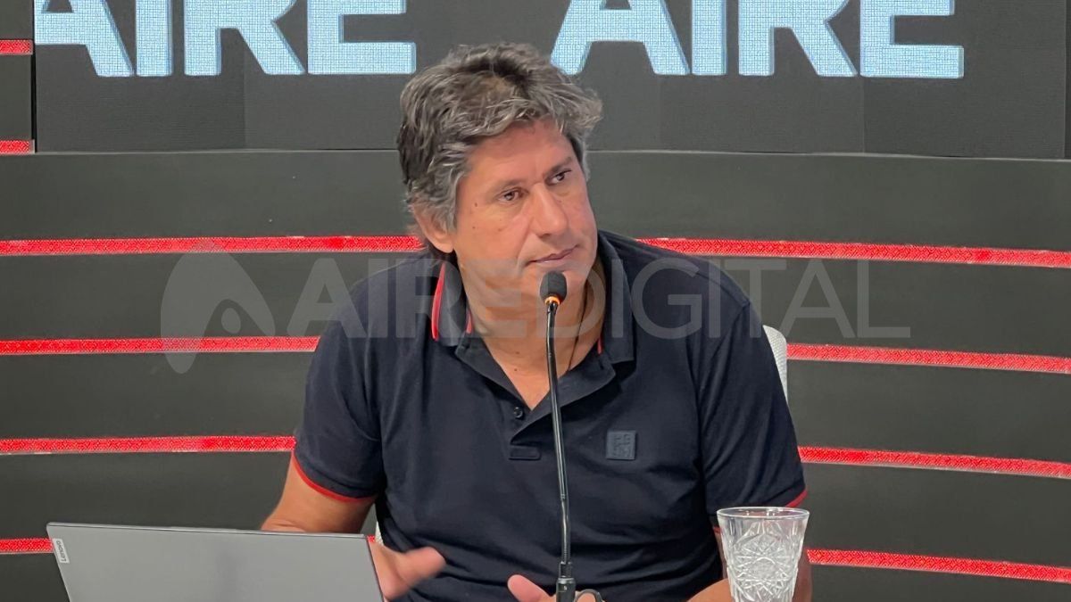 Roly Santacroce en los estudios de AIRE. Roly Santacroce en los estudios de AIRE.