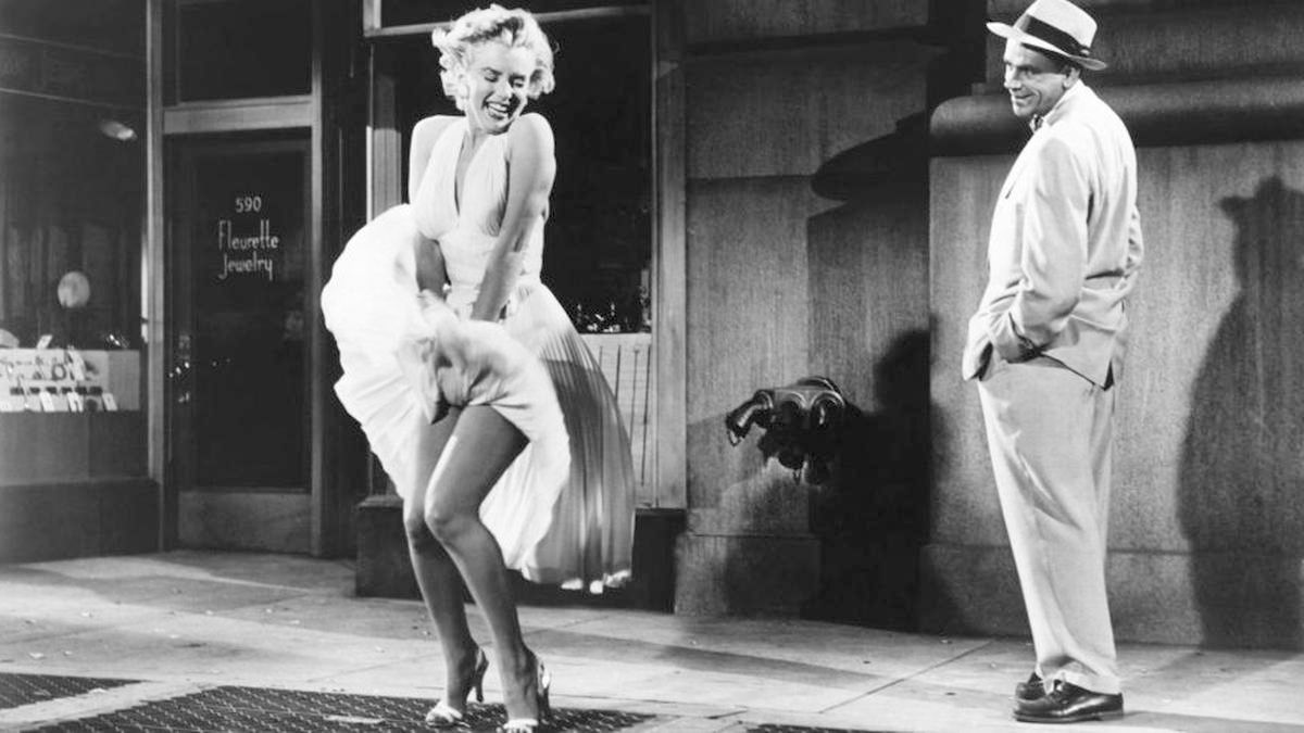 Escena de La tentación vive arriba cuando a Marilyn Monroe se le levantó el icónico vestido blanco.