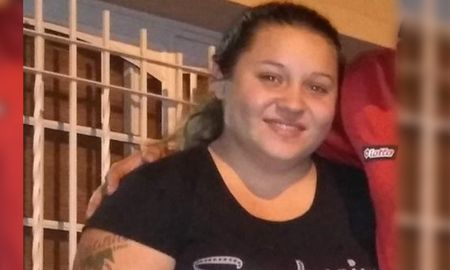 Fue vista por última vez el jueves y llevaba con ella su mochila de reparto. Fue vista por última vez el jueves y llevaba con ella su mochila de reparto.