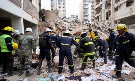 En 2013, una fuga de gas provocó el estallido y posterior derrumbe de un edificio de diez pisos, ubicado en calle Salta 2141 en la ciudad de Rosario. Murieron 22 personas. En 2013, una fuga de gas provocó el estallido y posterior derrumbe de un edificio de diez pisos, ubicado en calle Salta 2141 en la ciudad de Rosario. Murieron 22 personas.