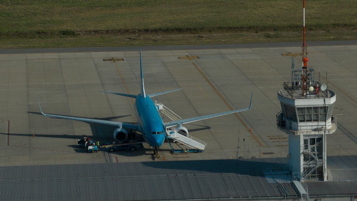 Este domingo se concretará la reactivación del vuelo que comunicará a las provincias de Santa Fe y Neuquén. Este domingo se concretará la reactivación del vuelo que comunicará a las provincias de Santa Fe y Neuquén.