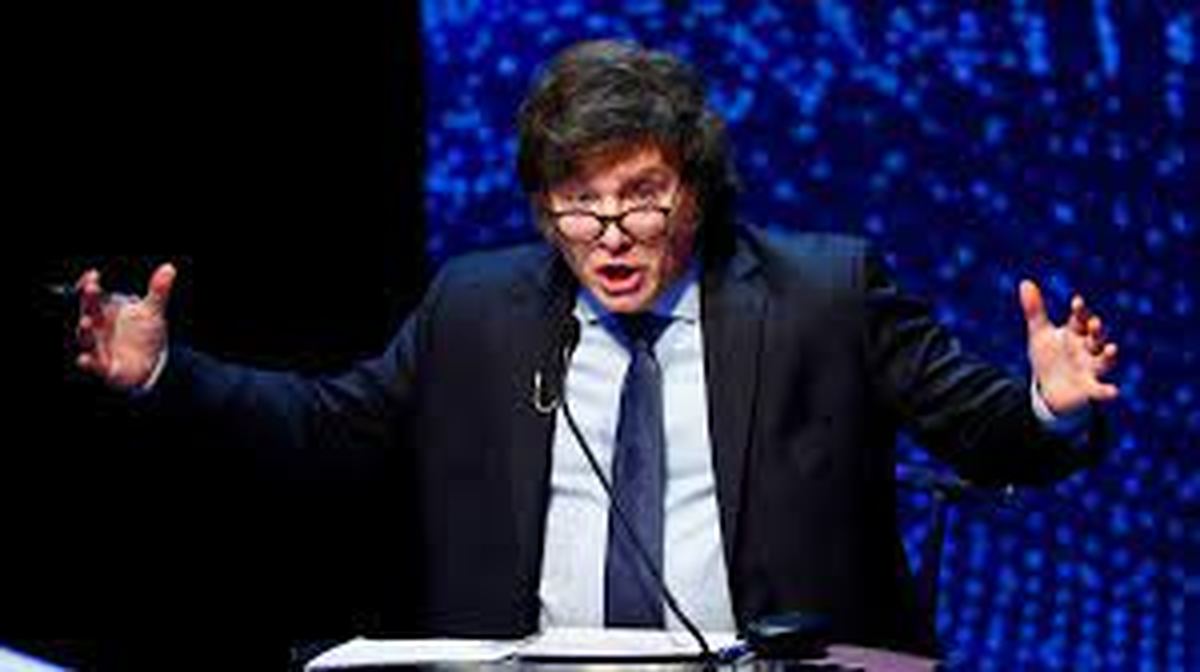 En cuanto a las ubicaciones, en el atril de la izquierda (desde la vista del televidente) estará Milei, mientras que en el de la derecha se ubicará Massa. En cuanto a las ubicaciones, en el atril de la izquierda (desde la vista del televidente) estará Milei, mientras que en el de la derecha se ubicará Massa.