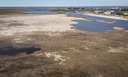 La ola de calor impacta sobre la altura de los ríos, pero no es un hecho aislado. Es inevitable no asociarla a los efectos del cambio climático. La ola de calor impacta sobre la altura de los ríos, pero no es un hecho aislado. Es inevitable no asociarla a los efectos del cambio climático.