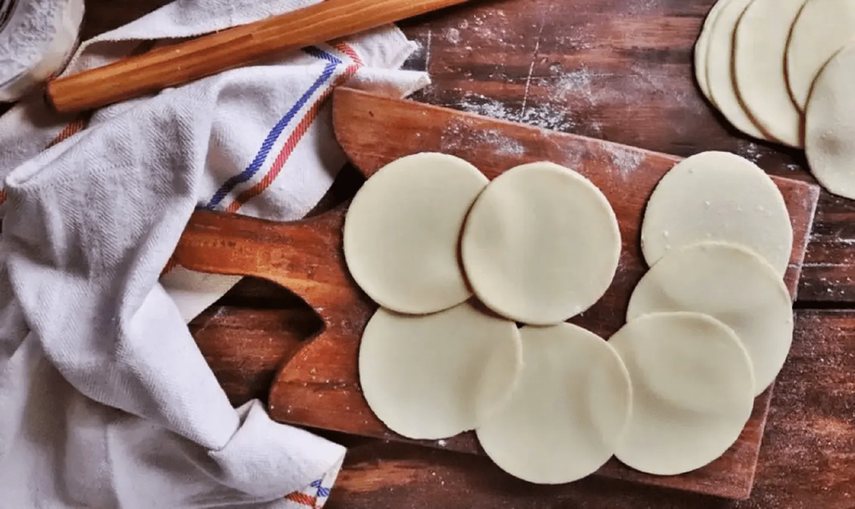 Los discos de empanadas caseros llevan ingredientes sencillos y se hacen en simples pasos. Los discos de empanadas caseros llevan ingredientes sencillos y se hacen en simples pasos.