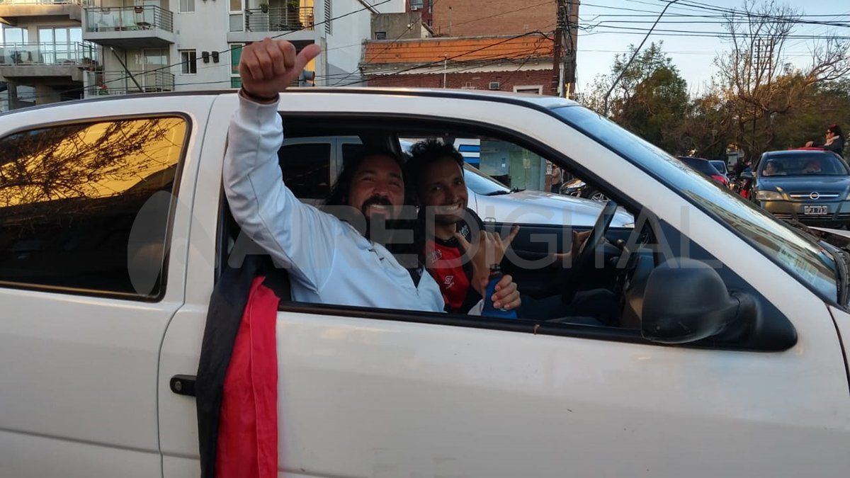 Los hinchas posaron para Aire de Santa Fe.