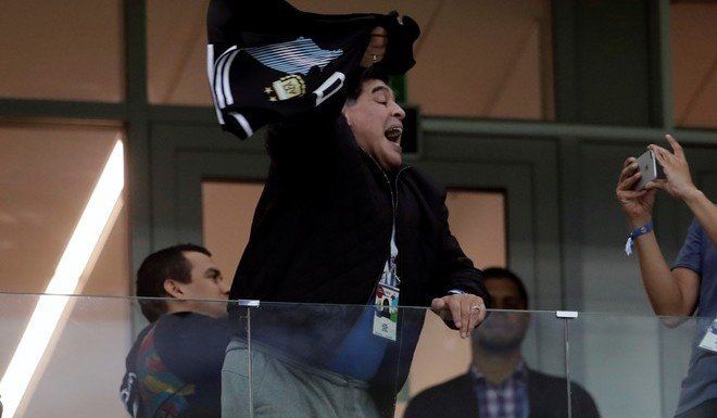 Diego a pleno con la 10 de Messi