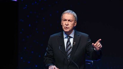 Juan Schiaretti asume su banca como diputado tras un problema de salud y renuncia al sueldo